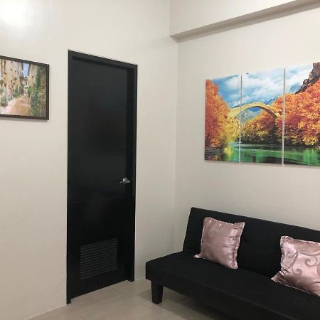 Robles' Unit At 81 Newport Boulevard มะนิลา ภายนอก รูปภาพ